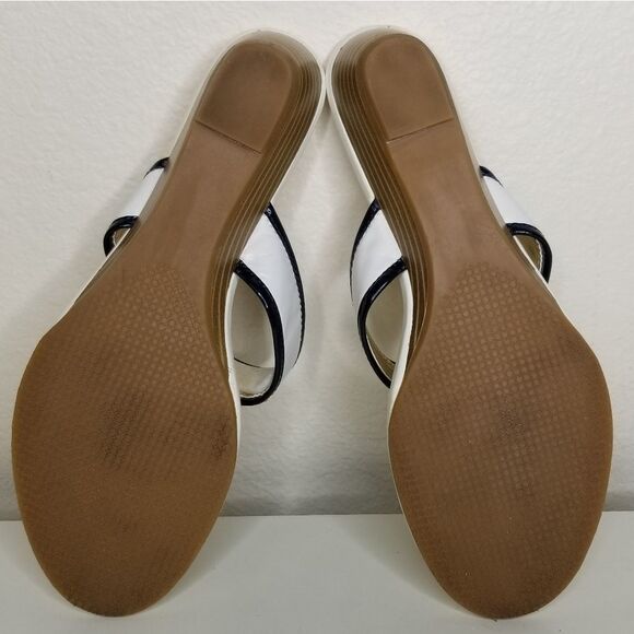 TOMMY Hilfiger Women’s Ambria T Strap Sandals 8M White -‎ Gold Metallic - Picture 10 of 12